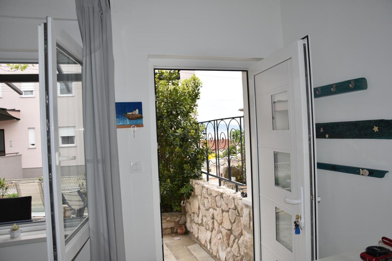 Apartman Vitamare 160 M From The Beach Novi Vinodolski Exterior photo